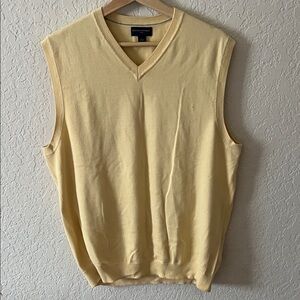 Banana Republic Men's V-Neck Sweater Vest in Light Yellow